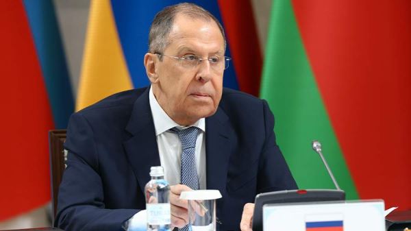 Лавров выразил надежду на участие всех лидеров СНГ в Параде Победы 9 мая