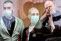 Стендап-комиков Комиссаренко и Романова лишили российского гражданства. ФСБ считает их действия угрозой нацбезопасности
