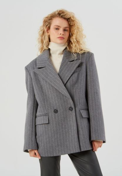 Минимализм, smart casual, артистизм: новые российские бренды женской одежды в среднеценовом сегменте