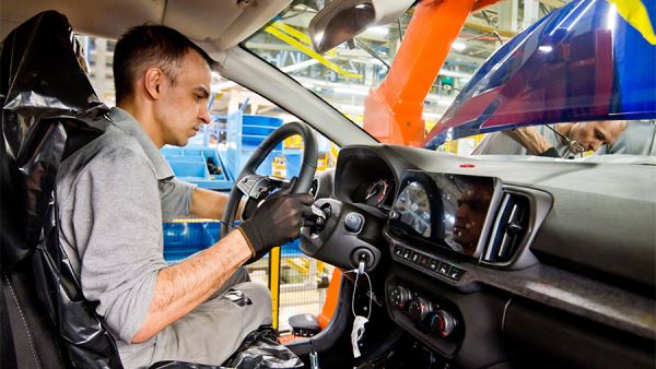 АвтоВАЗ начал производство новой модели Lada Iskra
