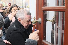 Михаил Ефремов вернулся домой после освобождения из колонии