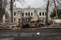 На Украине объяснили сбор военных в месте удара ВС России в Сумах