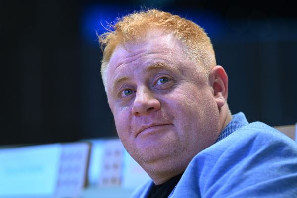 Мать известного актера пожаловалась на конфликт с сыном чиновника