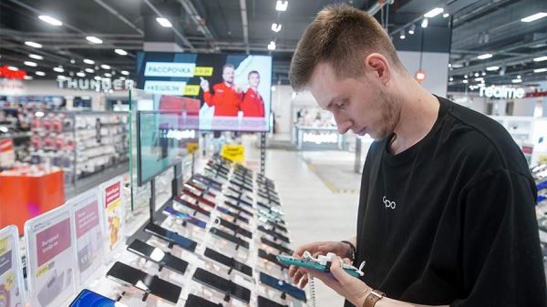 Россиян предупредили о телефонах с вирусами в продаже