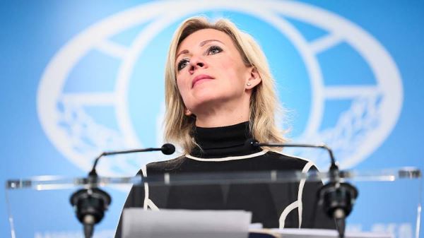 Захарова назвала театром абсурда приглашение Зеленским глав ЕС в Киев на 9 мая