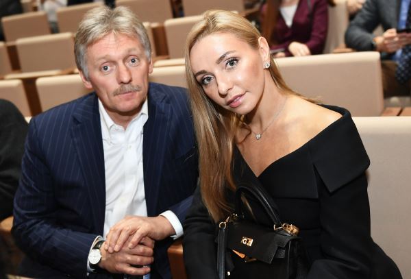 Песков поздравил Навку с днем рождения аудиооткрыткой
