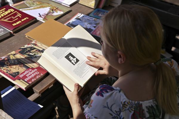 Украинская писательница возмутилась, что жители Киева переходят на русский язык